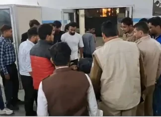 बारातियों से भरी कार डिवाइडर से टकराई, 4 की मौत,रुड़की में दर्दनाक सड़क हादसा.