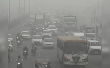 AQI 400 के पार,दिल्ली में सांसों का संघर्ष… हवा फिर हुई ‘जहरीली’..