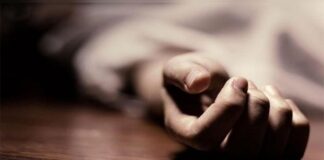 कर्नाटक : पारिवारिक विवाद के बाद पति ने पत्नी को मारी गोली, फिर जहर खाकर दे दी जान