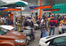 महाराष्ट्र : फ्यूल भराने पहुंचे लोगों की गाड़ियों में पेट्रोल की जगह भर दिया पानी; इस तरह खुली पोल