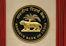 RBI ने इस बैंक पर लगाया बैन, कहीं इसमें आपका खाता तो नहीं? जानिए ग्राहकों के जमा पैसों का क्या होगा