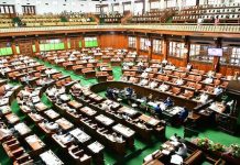दुनिया चांद-सितारों पर पहुंची हम कब्र और शराब पर अटके