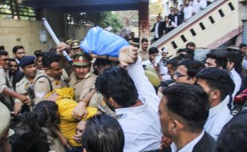 हटो, जाने दो… मेरठ पुलिस बचाती रही, वकीलों ने कोर्ट में ही साहिल को पीटा