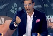 खिलाड़ियों के केले खाने के बयान पर फैन ने वसीम अकरम को घेरा, योगराज भी पूर्व पेसर पर भड़के