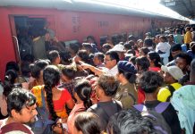 नई दिल्ली रेलवे स्टेशन भगदड़ मामले में बड़ा एक्शन, DRM समेत चार अधिकारी हटाए गए