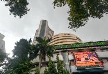 ट्रंप के टैरिफ का झटका! ग्लोबल मार्केट में हड़कंप से भारतीय शेयर बाजार हुआ धाराशायी