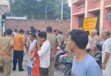 यूपी के हरदोई में दर्दनाक सड़क हादसा, बारातियों की कार खाई में गिरी, 5 की मौत