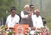 मोदी-मोदी के नारे, हाथों में तिरंगा… गांधीनगर में 2 KM लंबे रोड शो पर निकले PM मोदी