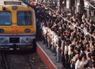मुंबई लोकल ट्रेन: हादसे में रोजाना 7 लोगों की हो रही मौत, कैसे लगेगी रोक?