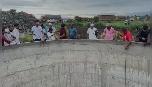 महाराष्ट्र में 4 बच्चों समेत कुएं में कूद गया पिता, निकाले गए 5 शव, पुलिस भी हैरान