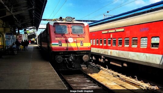 रेल मंत्रालय की इस कंपनी में नौकरी का बड़ा मौका, योग्यता, सैलरी और आवेदन की अंतिम तारीख यहां