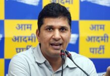 दिल्ली के खुले नालों में गिरने से लोगों की हो रही मौत, जवाबदेह पर कार्रवाई करे सरकार: AAP