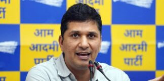 दिल्ली के खुले नालों में गिरने से लोगों की हो रही मौत, जवाबदेह पर कार्रवाई करे सरकार: AAP