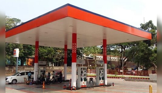पेट्रोल पंप से एक महीने में कितनी कमाई होती है? जानकर उड़ जाएंगे होश