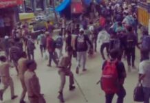 केदारनाथ जाने के लिए बेकाबू हुई भीड़, सोनप्रयाग में बैरिकेड तोड़ा, पुलिस ने लाठियां फटकार कर खदेड़ा