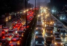 स्विमिंग पूल बनी मिलेनियम सिटी, हम सड़क पर रेंग रहे… गुरुग्राम ट्रैफिक पर लोगों का फूटा गुस्सा