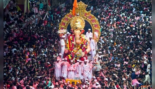 परंपरा से खिलवाड़, सीएम से शिकायत… लालबाग के राजा की विदाई को लेकर जानें क्या है विवाद