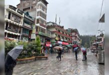 मॉनसून की तबाही ने मनाली की रौनक छीनी, सैलानियों की जगह पसरा सन्नाटा, सैलाब में बह गए होटल्स