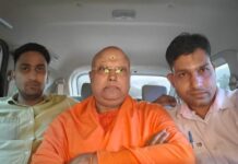 दिल्ली का डर्टी बाबा चैतन्यानंद आगरा से गिरफ्तार, 17 लड़कियों ने लगाया है छेड़छाड़ का आरोप