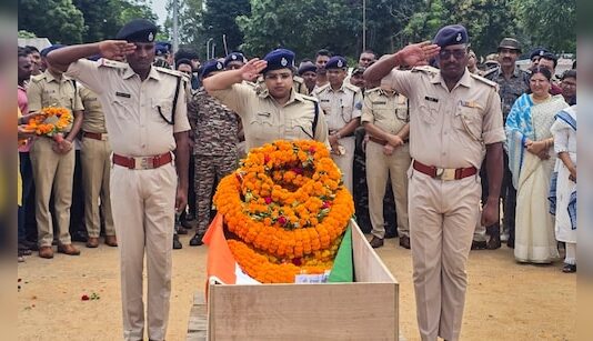 झारखंड में माओवादियों के साथ मुठभेड़ में दो सुरक्षाकर्मियों की मौत, एक घायल