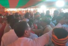 औरंगाबाद: एनडीए कार्यकर्ता सम्मेलन में भाजपा कार्यकर्ताओं में क्यों हुई धक्का-मुक्की