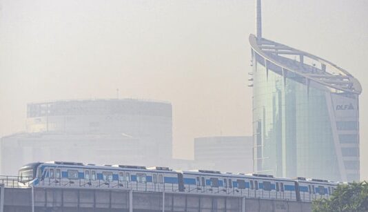 मौसम ले रहा करवट, गुरुग्राम में दिखी धुंध की चादर, शनिवार को रही सीजन की सबसे ठंडी सुबह