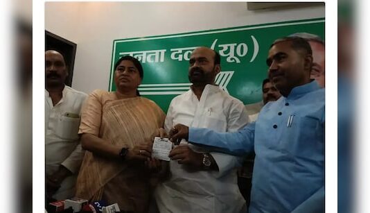 बिहार चुनाव: चिन्ह को लेकर ट्विस्ट, दिल्ली से आए बड़े नेताजी, पुराने ने आनन फानन में कर डाला नामांकन