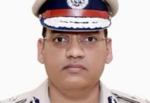 ‘अफसर को न्याय नहीं तो आम जनता का क्या होगा…’, IPS की मौत के विरोध में AAP का कैंडल मार्च