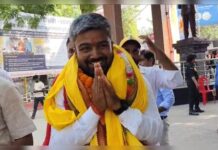 यूट्यूबर मनीष कश्यप ने भरा नामांकन, जन सुराज के टिकट पर चनपटिया से लड़ेंगे चुनाव