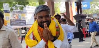 यूट्यूबर मनीष कश्यप ने भरा नामांकन, जन सुराज के टिकट पर चनपटिया से लड़ेंगे चुनाव