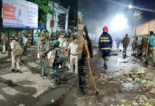 कटक में बवाल – दुर्गा विसर्जन के दौरान दो गुटों की झड़प, इंटरनेट बंद, कर्फ्यू