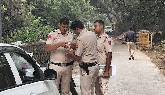 दिल्ली में इंटरनेशनल ड्रग रैकेट का भंडाफोड़, पूर्व कस्टम अफसर गिरफ्तार; ₹27 करोड़ का हाइड्रोपोनिक गांजा बरामद