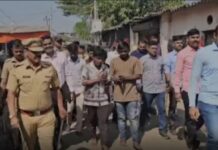 ठाणे में दहशत फैलाने वाले आरोपियों की पुलिस ने निकाली परेड! सोशल मीडिया पर वीडियो हुआ वायरल