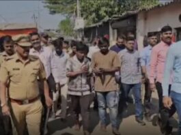 ठाणे में दहशत फैलाने वाले आरोपियों की पुलिस ने निकाली परेड! सोशल मीडिया पर वीडियो हुआ वायरल