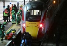 वो लंबा चाकू लेकर आया था… ब्रिटेन में ट्रेन के अंदर लोगों पर हमला, टॉयलेट में छिपे थे लोग- 9 की हालत गंभीर