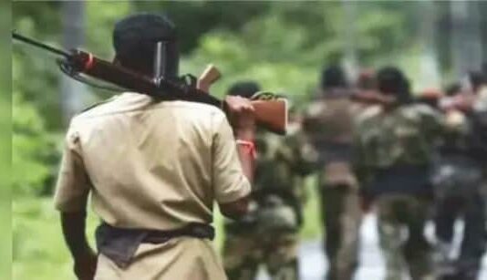 बीजापुर में सड़क निर्माण में लगा ठेकेदार को नक्सलियों ने पीट-पीटकर मार डाला, घटनास्थल पर छोड़ा यह संदेश