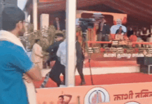 काशी में मंच पर बैठे थे योगी और अचानक पहुंच गया शराबी, जानें फिर क्या हुआ