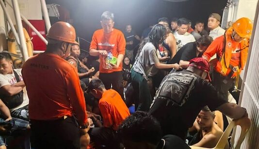 समंदर में समा गई बड़ी नाव, फिलीपींस की बोट में 359 यात्री थे सवार, 13 की लाश मिली