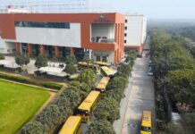 नोएडा के शिव नादर स्कूल को मिली बम से उड़ाने की धमकी, मौके पर पहुंची पुलिस