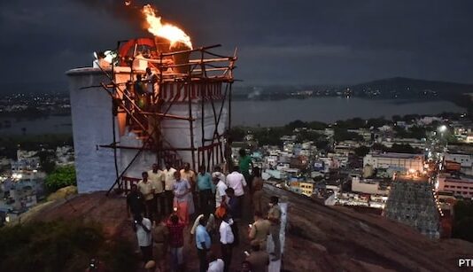 तमिलनाडु दरगाह बनाम मंदिर विवाद : हाईकोर्ट ने याचिकाकर्ता को स्तंभ पर दीपक जलाने की दी इजाजत