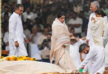 अजित के बाद अब किसके हाथ जाएगी NCP की कमान, पवार फैमिली से 3 तो परिवार से बाहर भी हैं 3 दावेदार