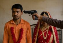 बिहार : युवक को गाय देखना भारी पड़ा, जबरन रचा दी गई शादी, अब इंसाफ की लगा रहा गुहार