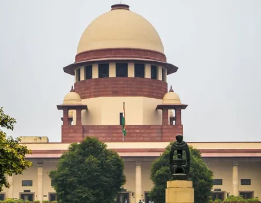 ‘क्या जन्म या वंश के आधार पर भगवान को छूने से रोकना संवैधानिक है’, सबरीमाला मामले में SC ने पूछा सवाल