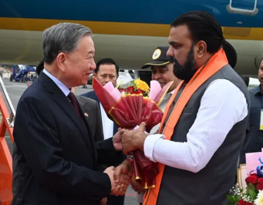 वियतनाम के राष्ट्रपति का पहला भारत दौरा, गया एयरपोर्ट पर CM सम्राट चौधरी ने किया स्वागत; हाई अलर्ट पर बोधगया