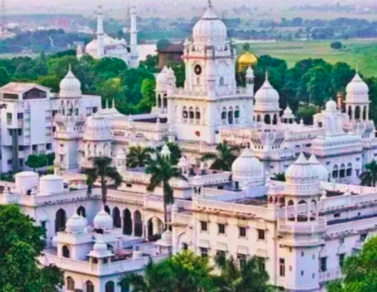 यूपी की टॉप मेडिकल यूनिवर्सिटी KGMU के हॉस्टलों में अब नहीं पकेगा नॉनवेज, इस वजह से लिया गया फैसला