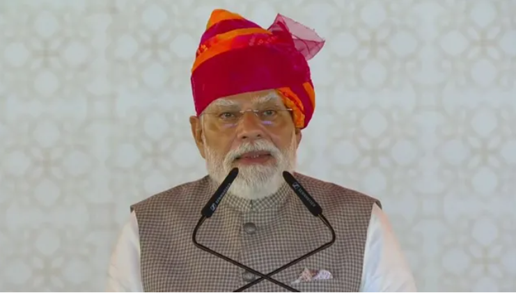 ‘संकट के समय भारत ने सही फैसले लिए’, देश की पहली ग्रीनफील्ड रिफाइनरी का उद्घाटन कर बोले पीएम मोदी