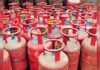 LPG Cylinder Tips: बिना उठाए पता करें सिलेंडर में कितनी गैस बची है? अपनाएं यह ट्रिक