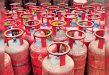 LPG Cylinder Tips: बिना उठाए पता करें सिलेंडर में कितनी गैस बची है? अपनाएं यह ट्रिक