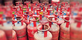 LPG Cylinder Tips: बिना उठाए पता करें सिलेंडर में कितनी गैस बची है? अपनाएं यह ट्रिक