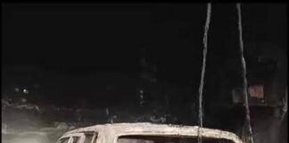 рд▓рдЦрдирдК: рд╕реАрддрд╛рдкреБрд░ рд╣рд╛рдИрд╡реЗ рдкрд░ рдХрд╛рд░ рдореЗрдВ рдЬрд┐рдВрджрд╛ рдЬрд▓рд╛ рдпреБрд╡рдХ, рд╣рддреНрдпрд╛ рдХреА рдЖрд╢рдВрдХрд╛; рдЫрд╛рдирдмреАрди рдореЗрдВ рдЬреБрдЯреА рдкреБрд▓рд┐рд╕